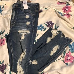 AMERICAN EAGLE RIPPED JEANS CUTE